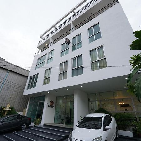 Roomquest Bangkok Sukhumvit 50 Buitenkant foto